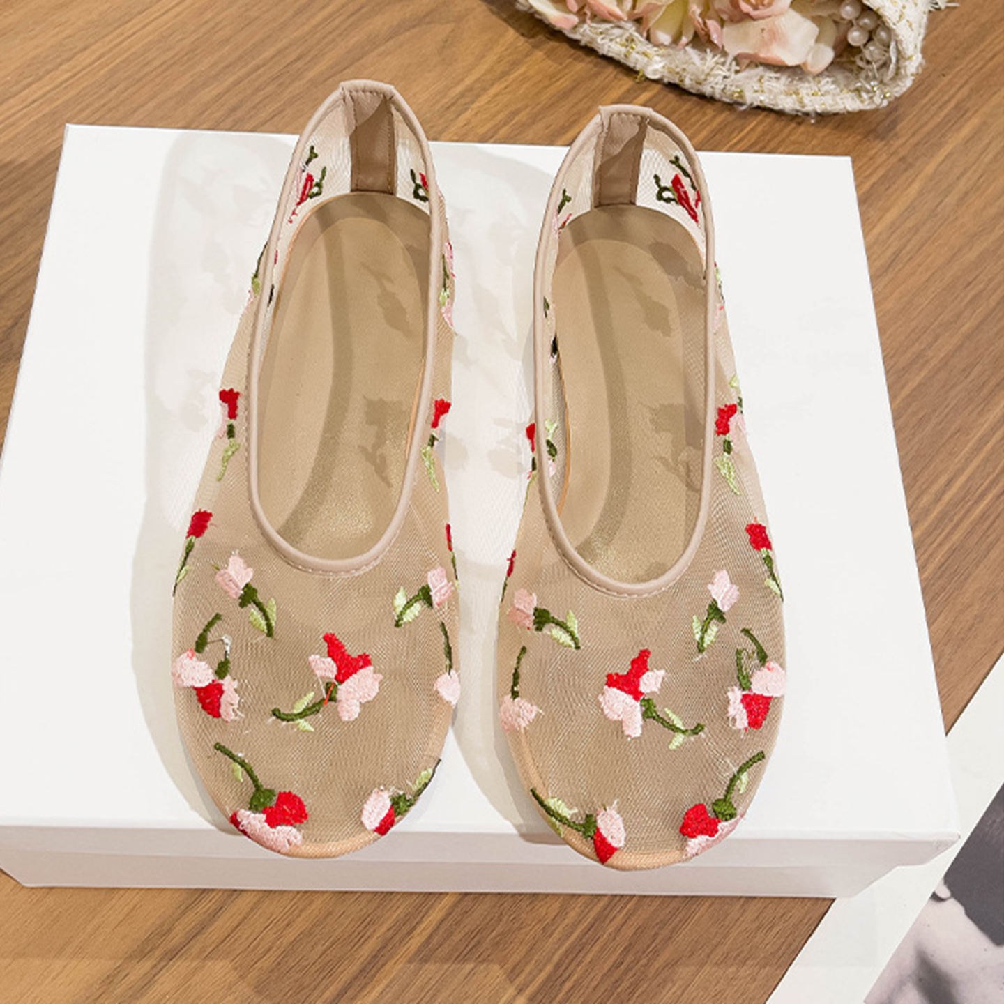 Hand Embroidered Flowers Desig - مراجعة Women'S Shoes Hands Free وسعره