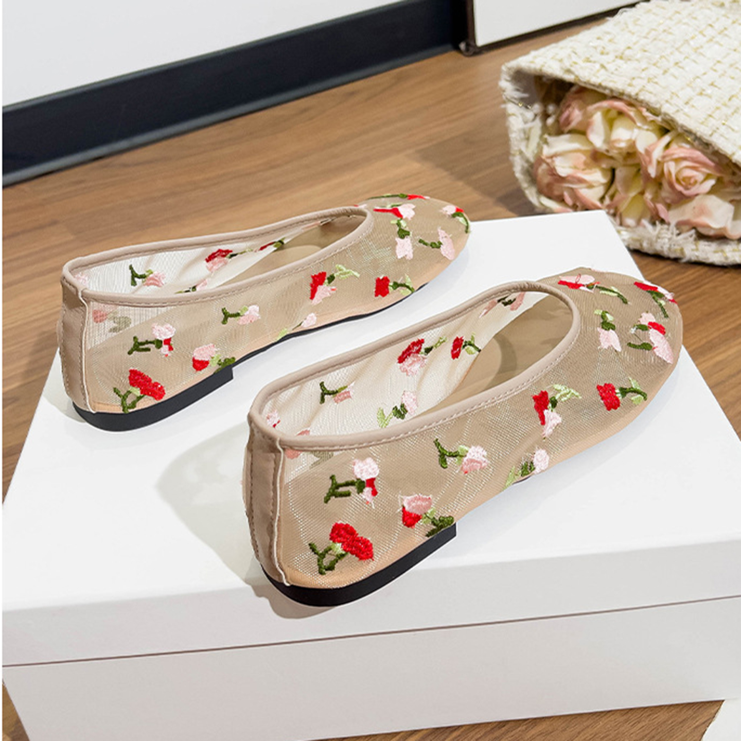 Hand Embroidered Flowers Desig - مراجعة Women'S Shoes Hands Free وسعره