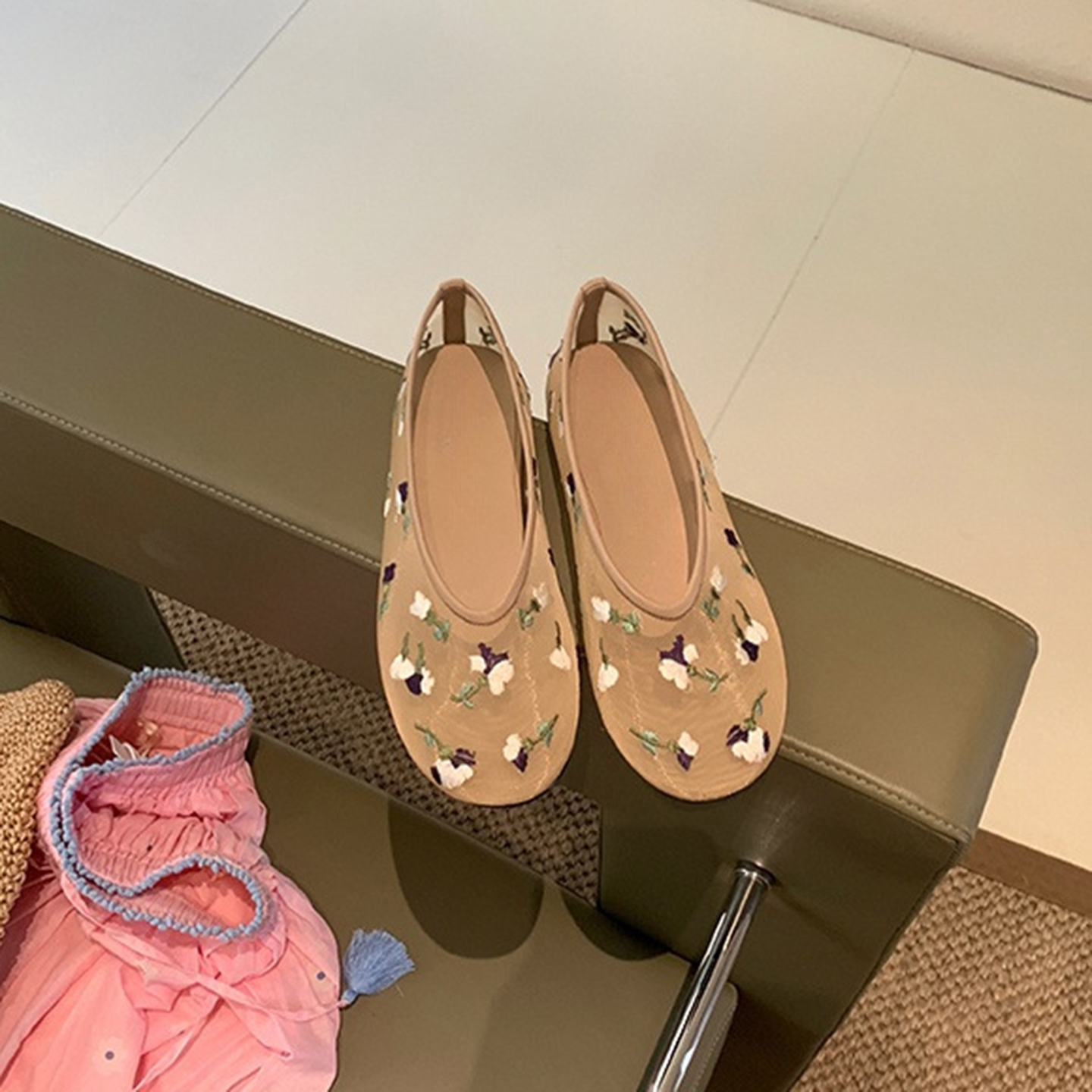 Hand Embroidered Flowers Desig - مراجعة Women'S Shoes Hands Free وسعره