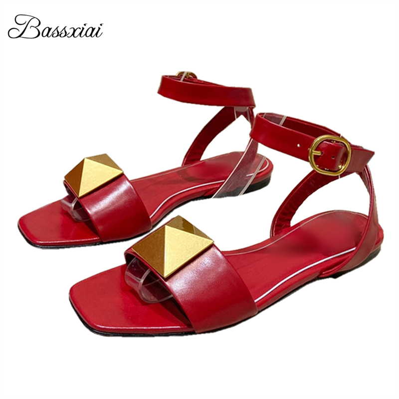 Big Rivet Buckle Decor Sandals - مراجعة Women'S Shoes Big Feet وسعره